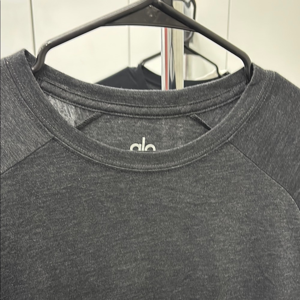 ALO Yoga Gray Short Sleeve Tee - Picture 5 of 8